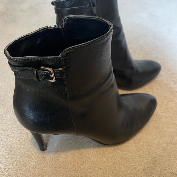 Women’s NINEWEST ankle boot heels size 6.5 - Picture 2 of 3